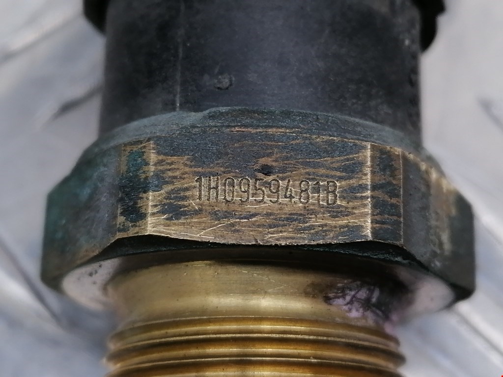 Датчик температуры (охлаждающей жидкости) VOLKSWAGEN Golf IV 1997-2003