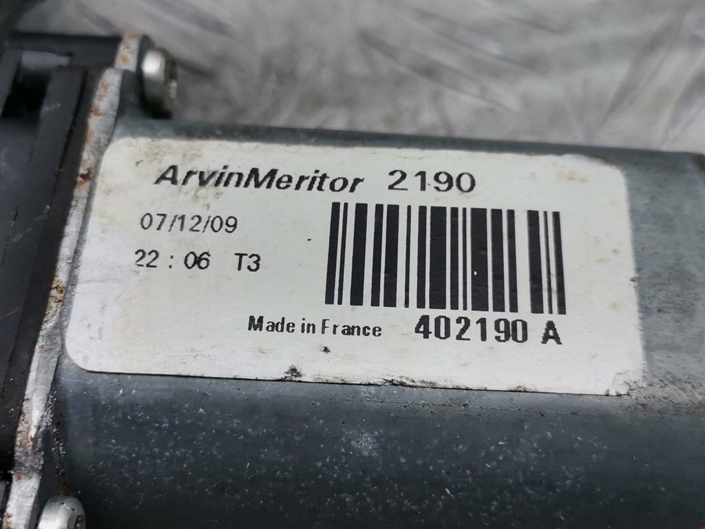 Стеклоподъемник задний правый NISSAN Qashqai J10 2006-2013