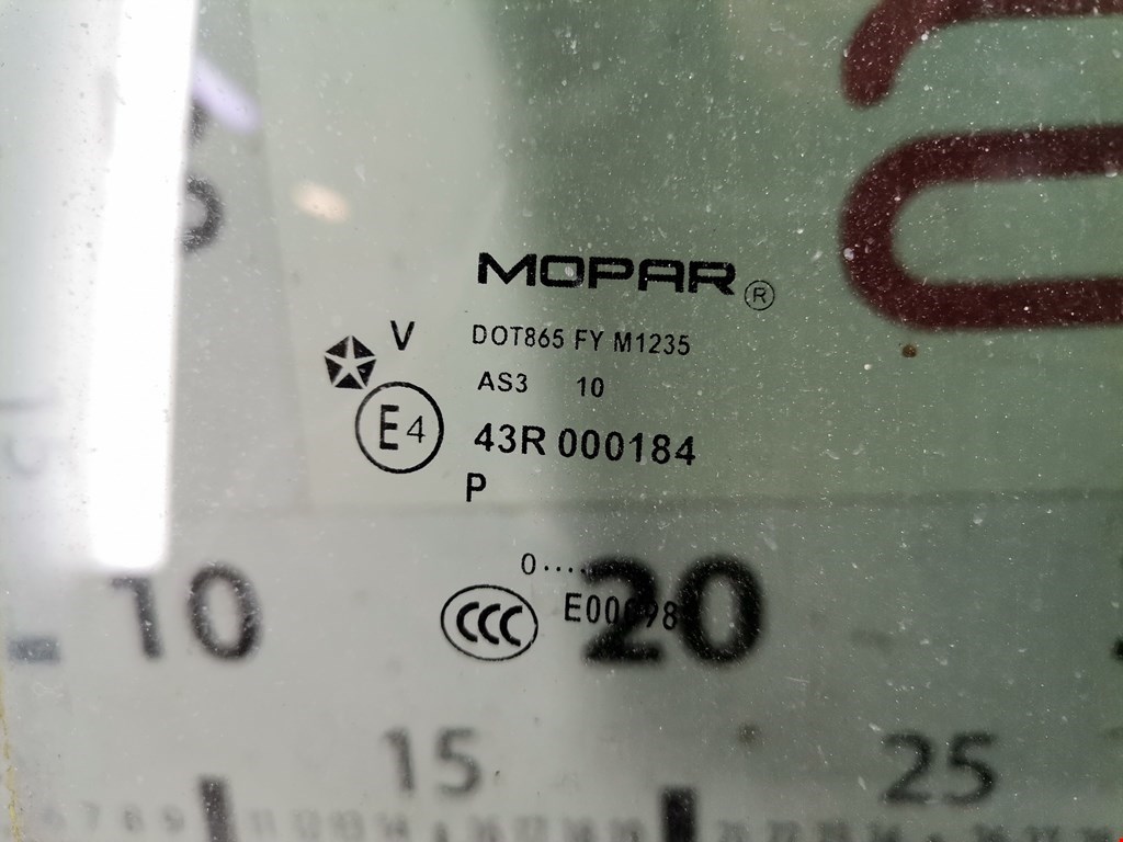 Стекло двери заднее правое JEEP Compass 2006-2016