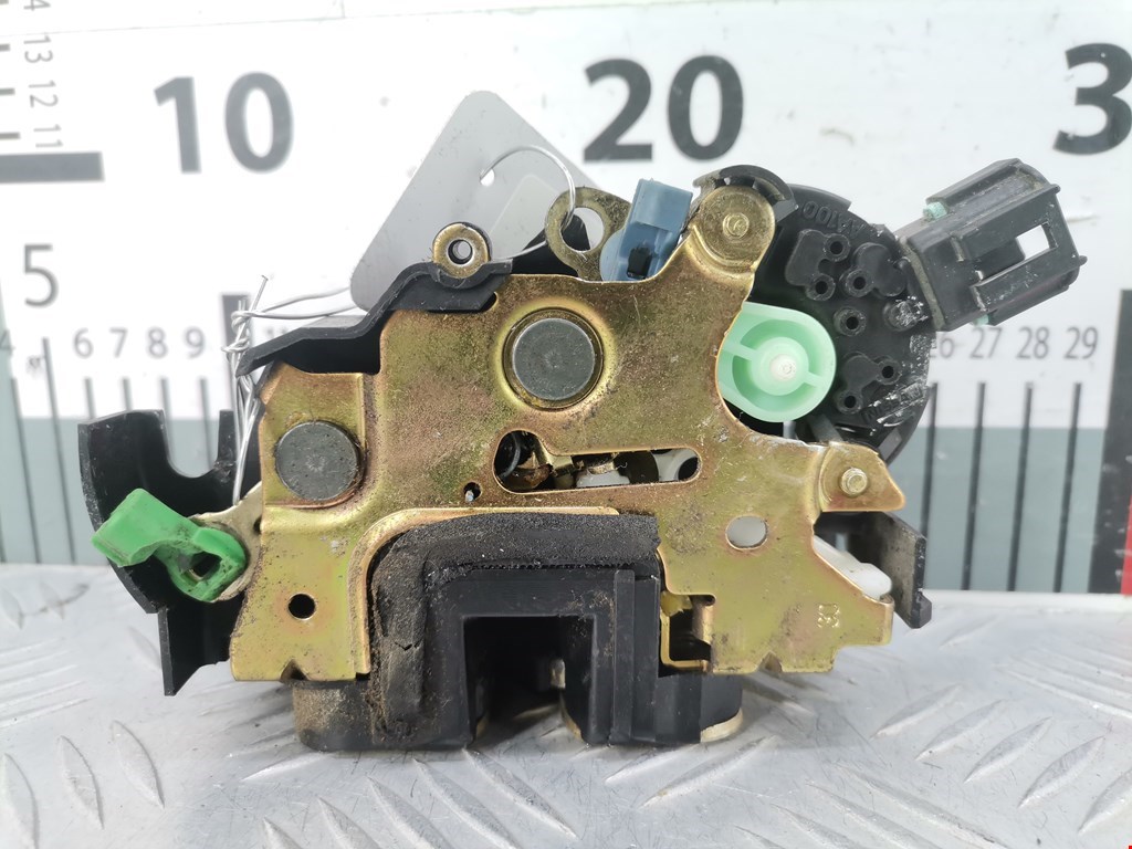 Замок двери передней левой SUBARU Legacy 1998-2004