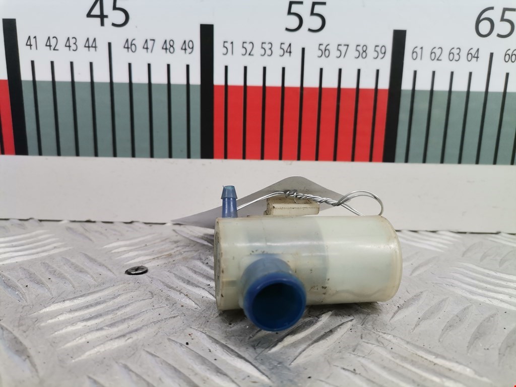 Насос (моторчик) омывателя Mitsubishi Pajero 4 (2006-2021)