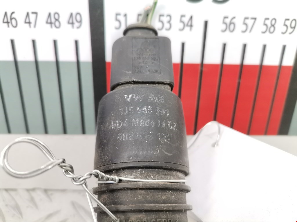 Насос (моторчик) омывателя Volkswagen Touareg 1 (2002-2010)