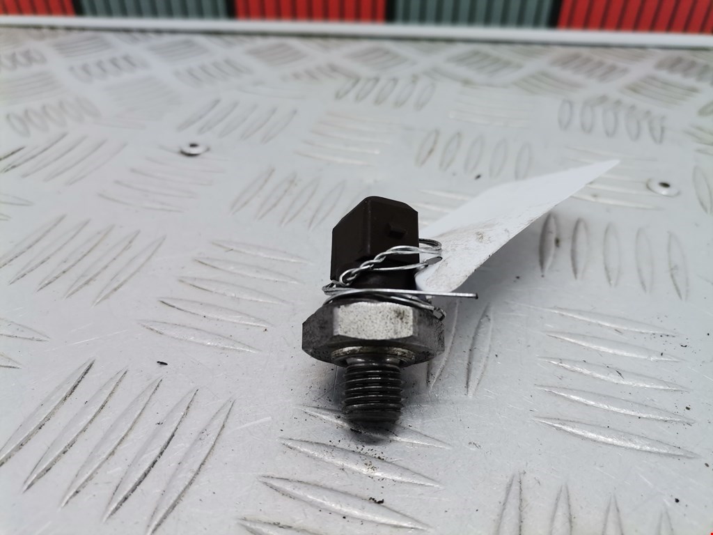 Датчик давления масла BMW 3er F30/F31/F80 2011-2019