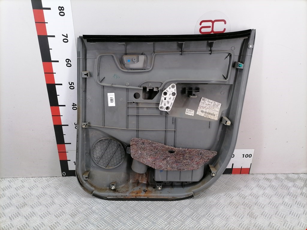 Обшивка двери задняя левая TOYOTA Hilux VII AN10 AN 20 AN30 2005-2015