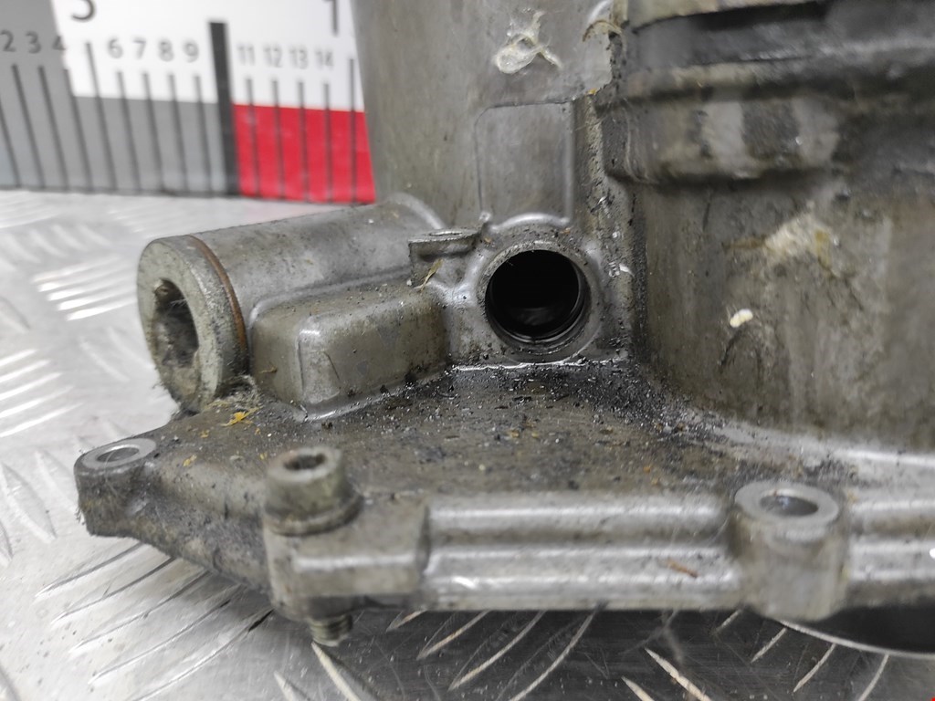 Корпус масляного фильтра AUDI A4 B6 2001-2005