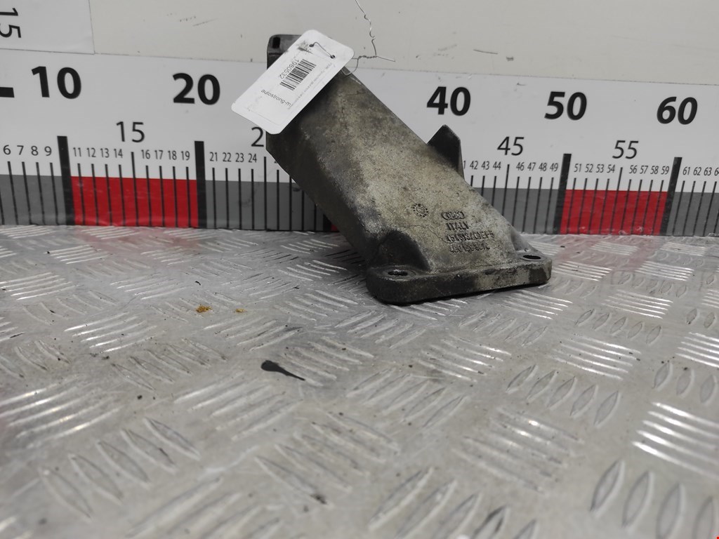 Кронштейн (крепление лапа) двигателя Audi A4 B6 (2000-2006)