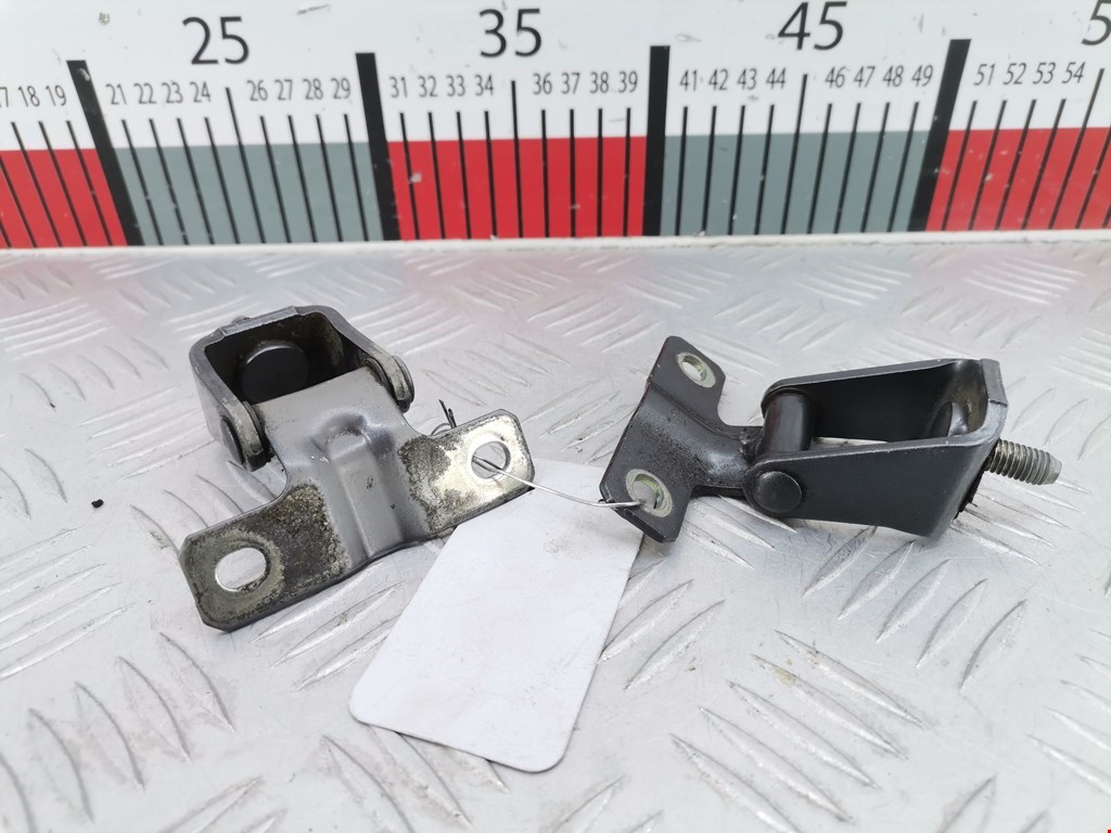 Петля крышки (двери) багажника Mitsubishi Outlander 2 (XL) (2006-2012)