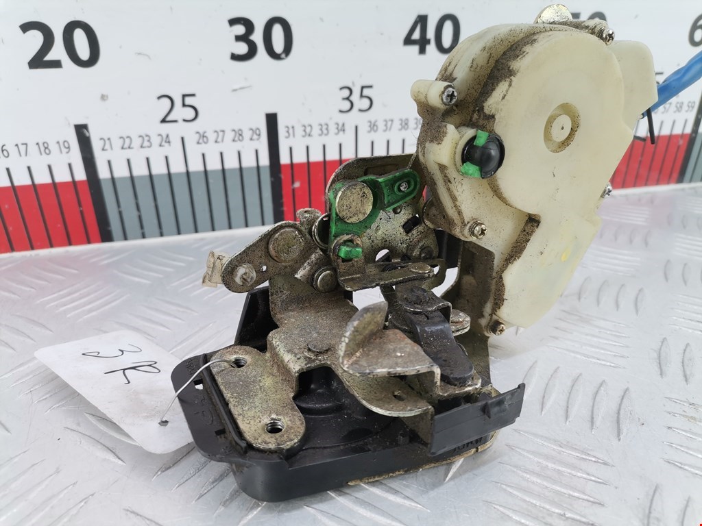 Замок двери задней правой KIA Sorento 2002-2009