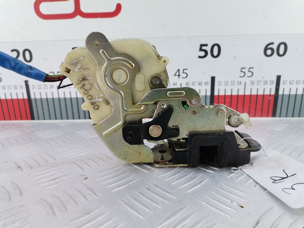 Замок двери задней правой KIA Sorento 2002-2009