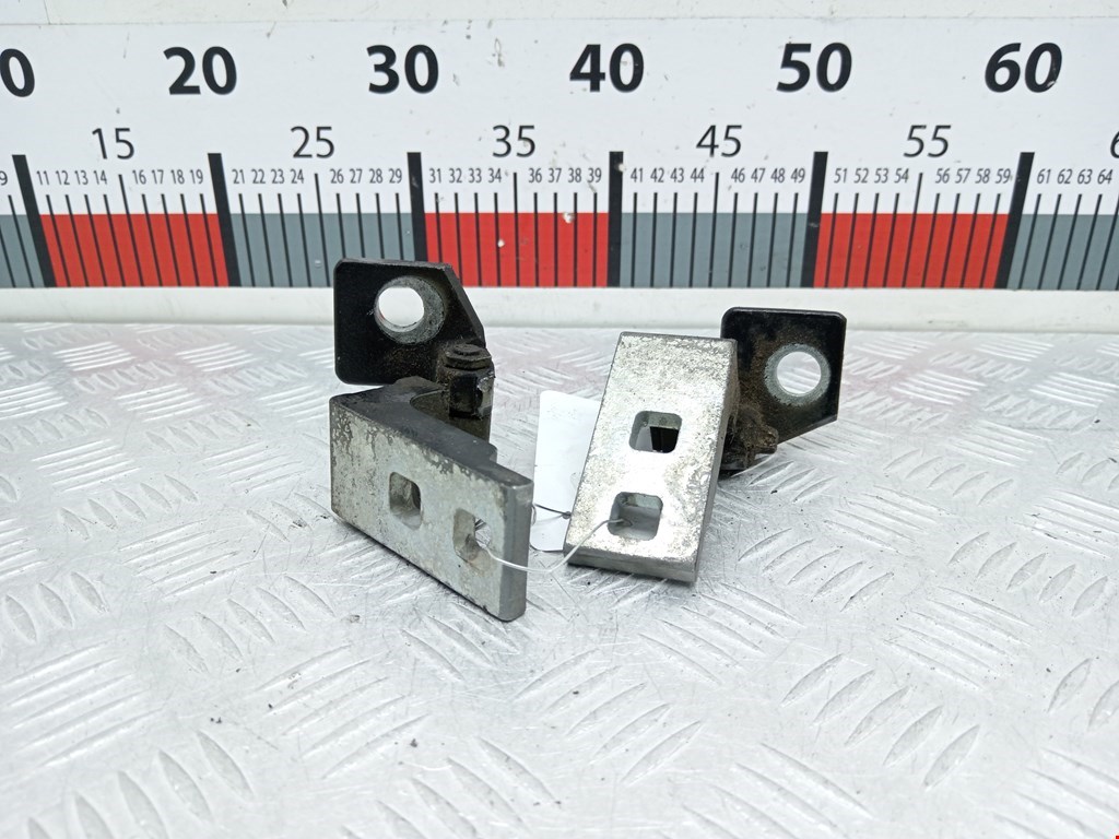 Петля двери передней левой Opel Corsa D (2006-2014)