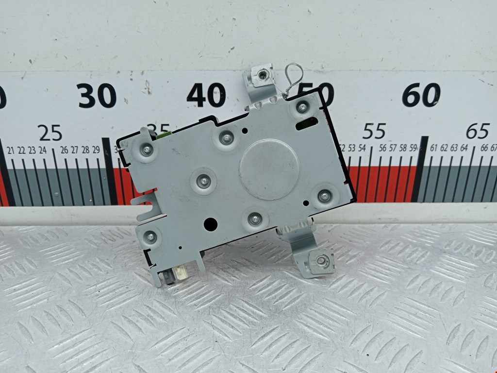 Усилитель антенны AUDI A3 8P 2003-2013