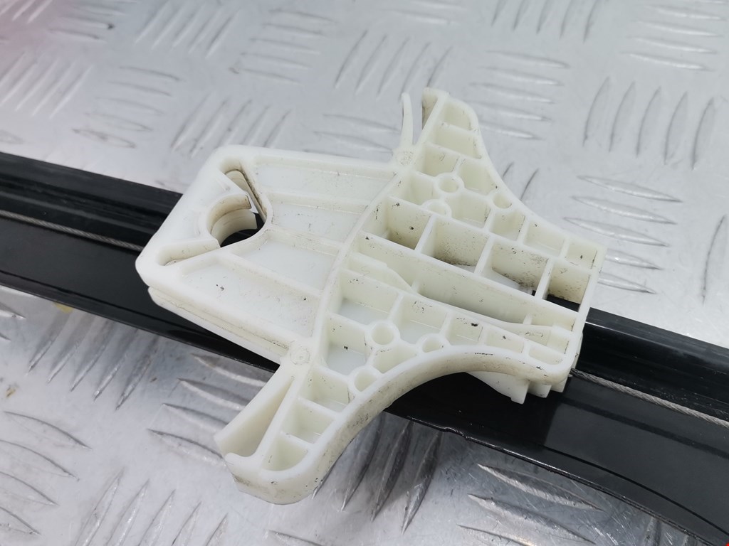 Стеклоподъемник задний левый SKODA Rapid 2012-2020