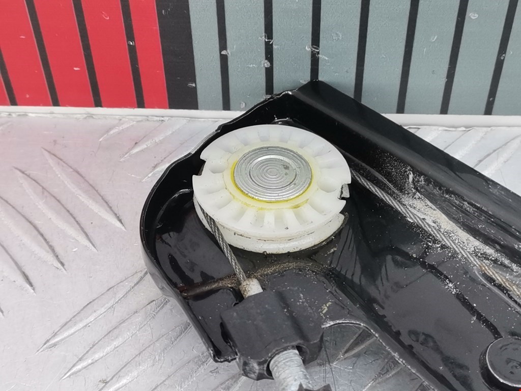 Стеклоподъемник задний левый SKODA Rapid 2012-2020