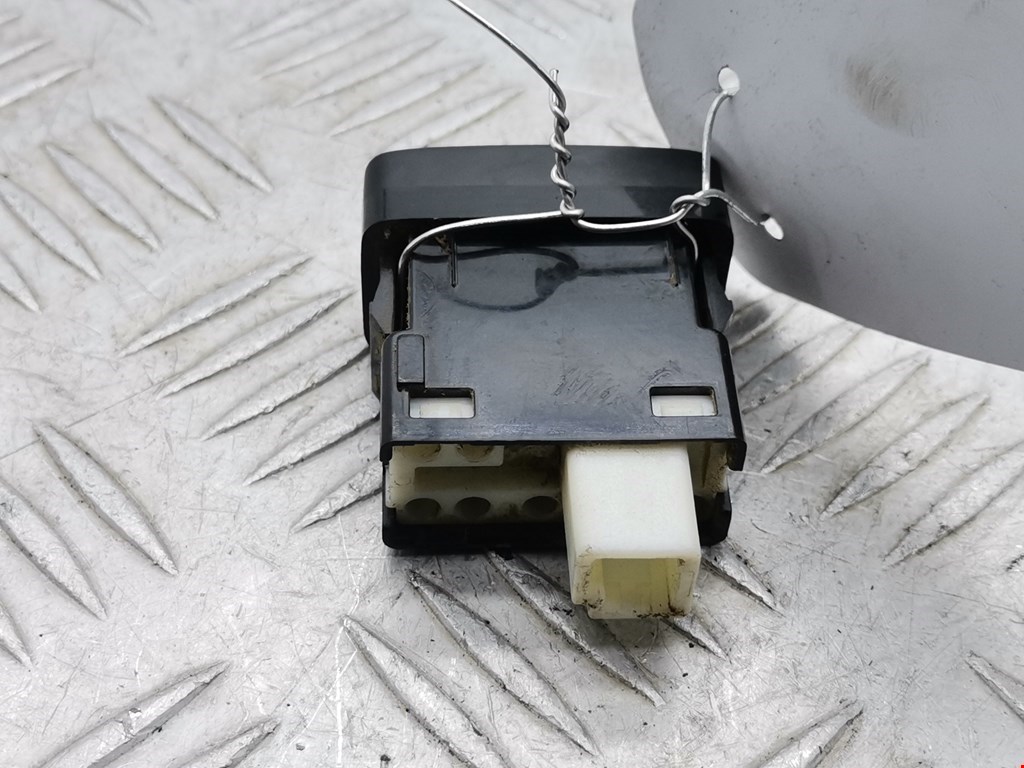 Кнопка центрального замка TOYOTA Hilux VII AN10 AN 20 AN30 2005-2015