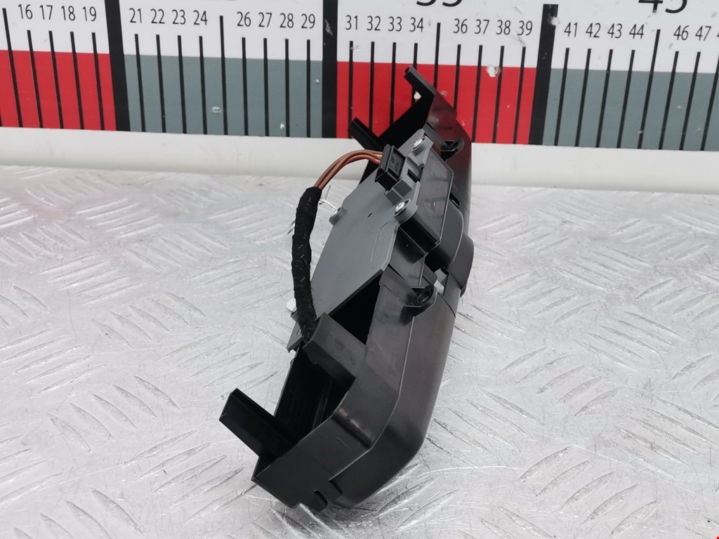 Кнопка аварийной сигнализации (аварийки) VOLKSWAGEN Crafter 2006-2016