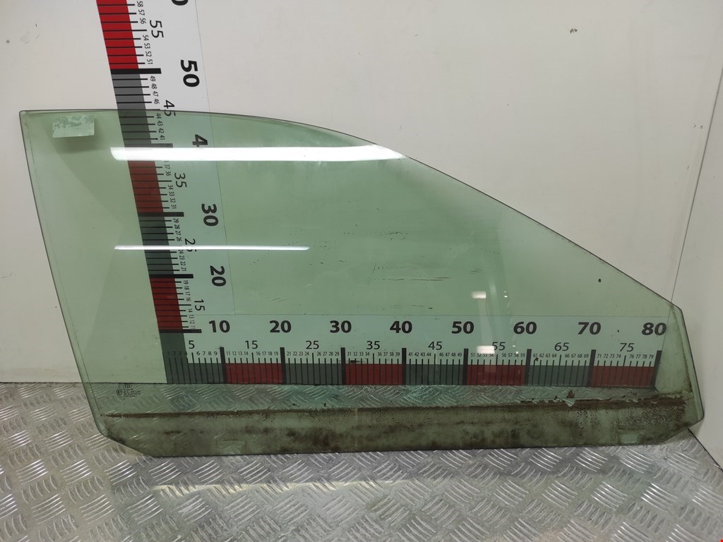 Стекло двери переднее правое AUDI A4 B5 1995-2001