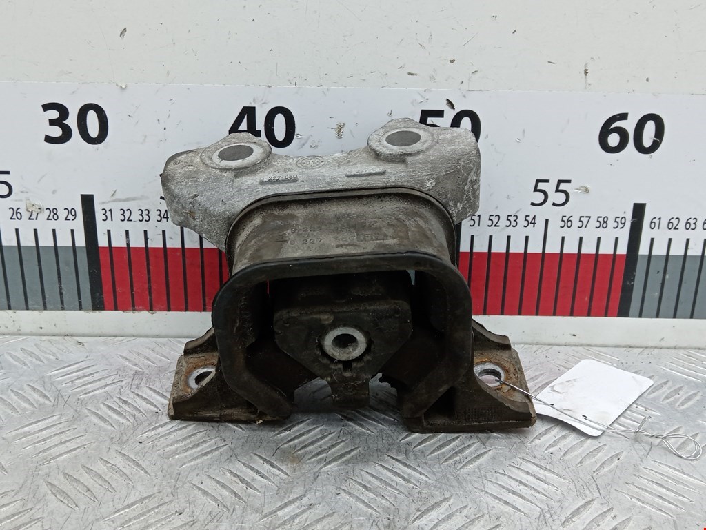 Подушка (опора) крепления двигателя Opel Corsa C (2000-2006)