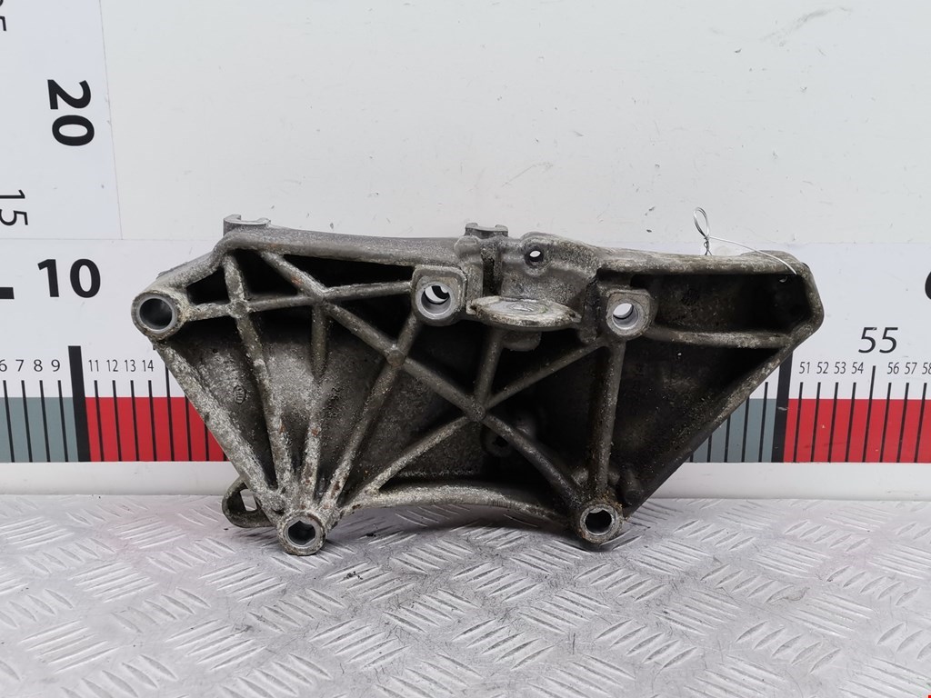 Кронштейн генератора RENAULT Scenic II 2003-2010