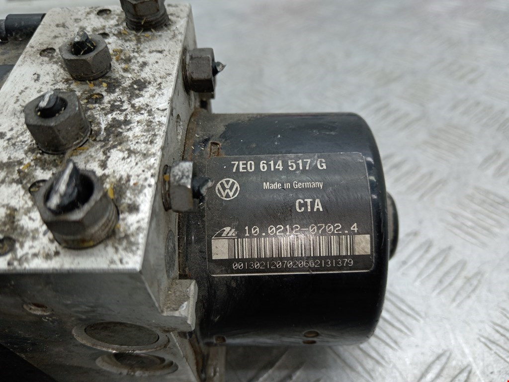 Блок ABS (насос) VOLKSWAGEN Transporter T5 2003-2015