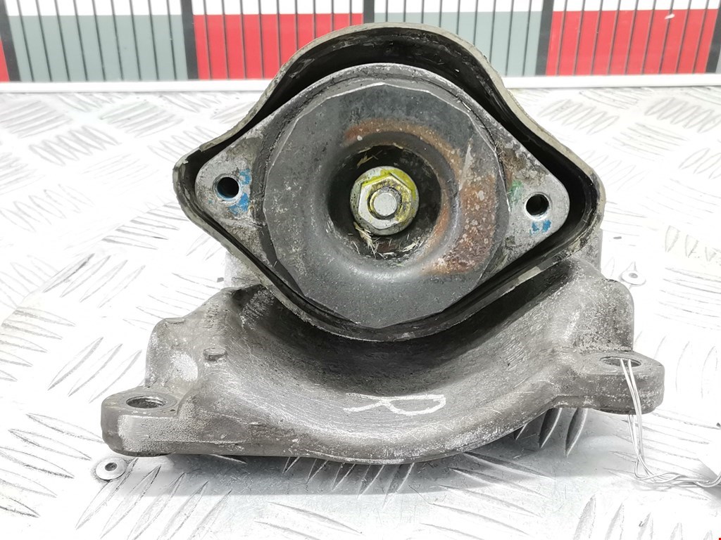 Кронштейн (крепление лапа траверса) кпп Audi A6 C5 (1997-2005)