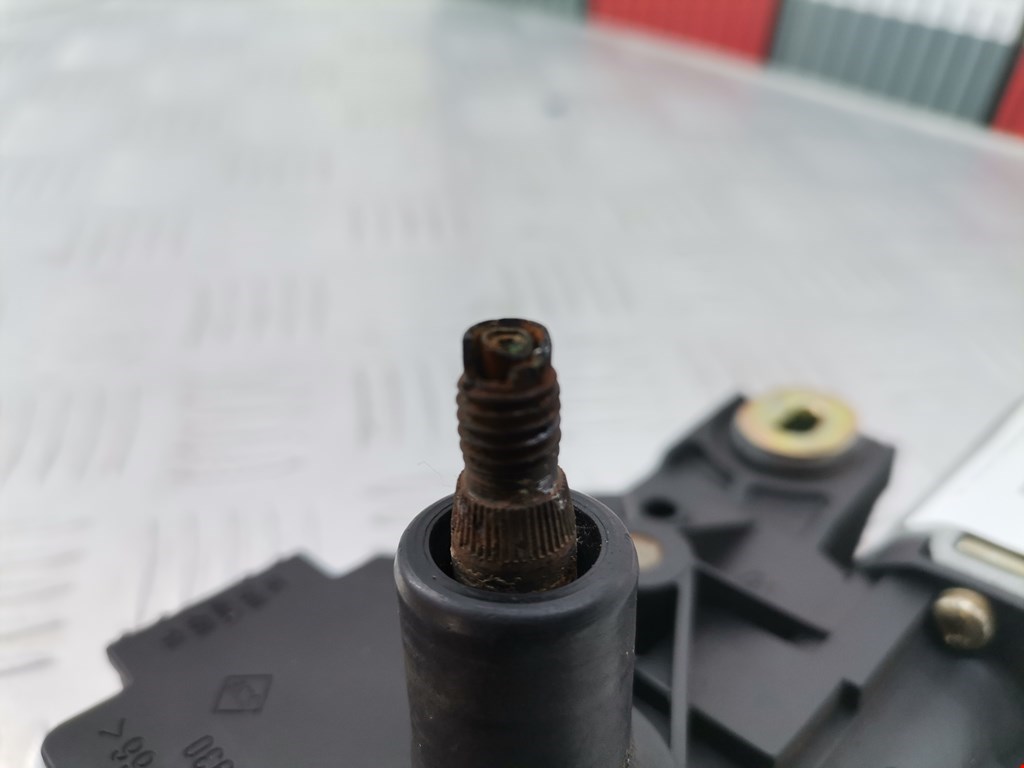 Моторчик стеклоочистителя задний VOLKSWAGEN Caddy III 2004-2015