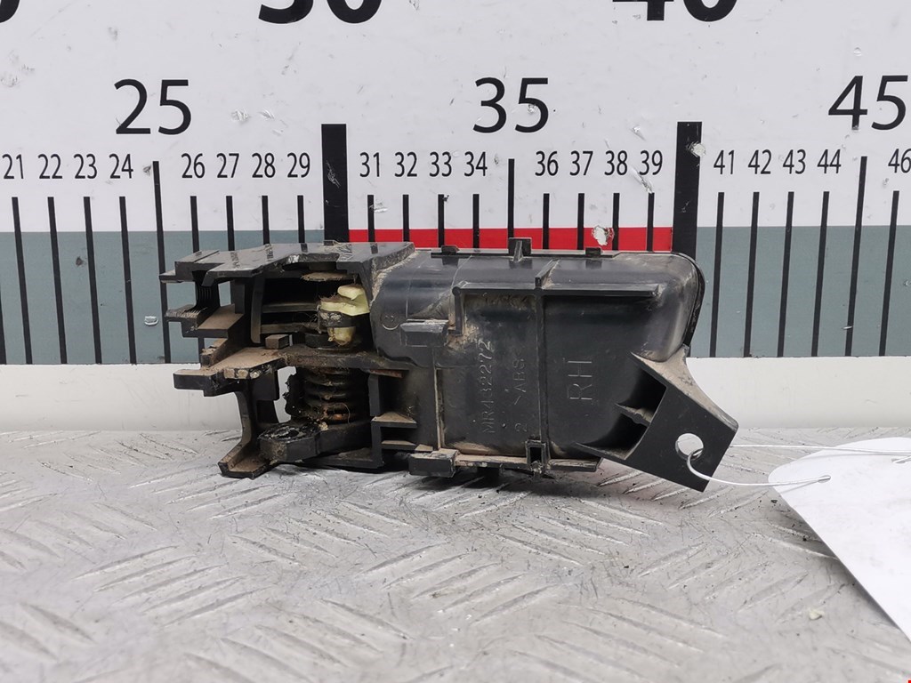 Ручка дверная передняя внутренняя правая MITSUBISHI Space Wagon N8,N9 1998-2004