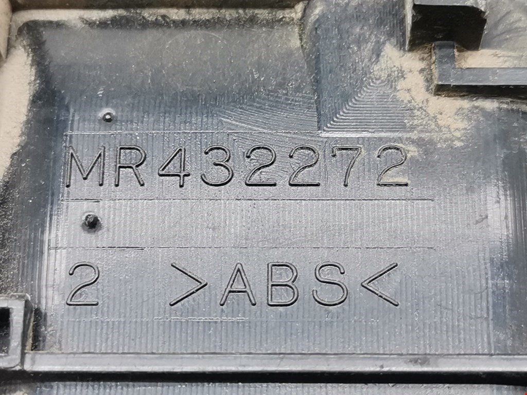 Ручка дверная передняя внутренняя правая MITSUBISHI Space Wagon N8,N9 1998-2004