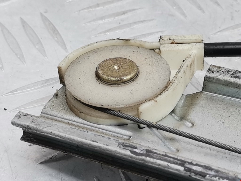 Стеклоподъемник передний правый MITSUBISHI Space Wagon N8,N9 1998-2004