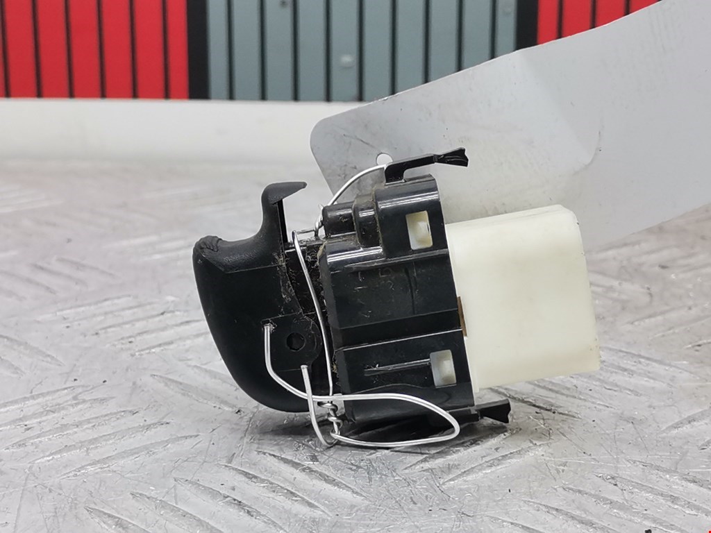 Кнопка стеклоподъемника MITSUBISHI Space Wagon N8,N9 1998-2004