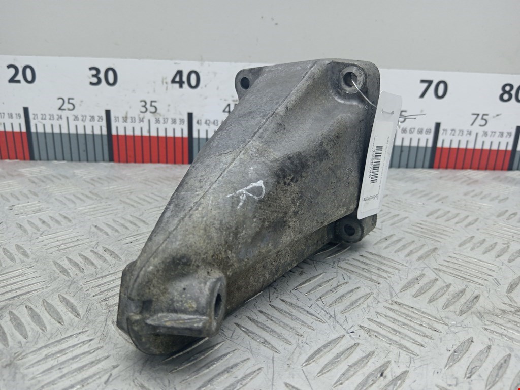 Кронштейн (крепление лапа) двигателя Mercedes CLC-Class (CL203) (2008-2011)