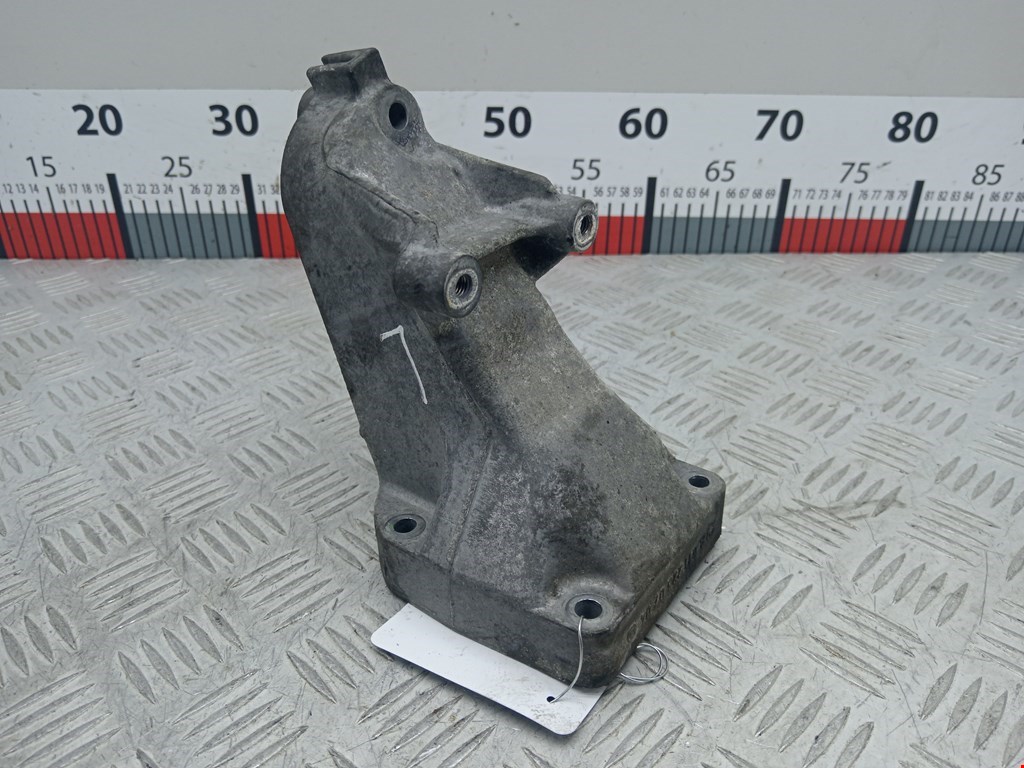 Кронштейн (крепление лапа) двигателя Mercedes CLC-Class (CL203) (2008-2011)