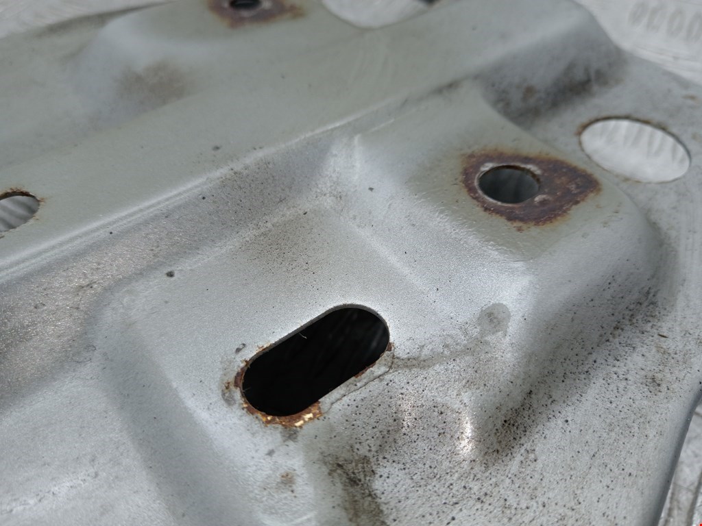 Крепление АКБ (корпус/подставка) MITSUBISHI Space Wagon N8,N9 1998-2004