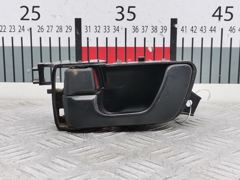 Ручка дверная передняя внутренняя левая MITSUBISHI Space Wagon N8,N9 1998-2004