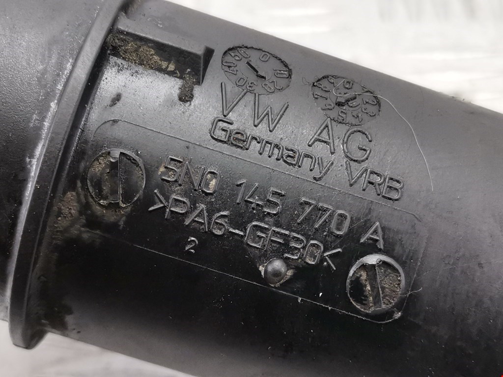 Патрубок интеркулера VOLKSWAGEN Passat B6 2005-2011