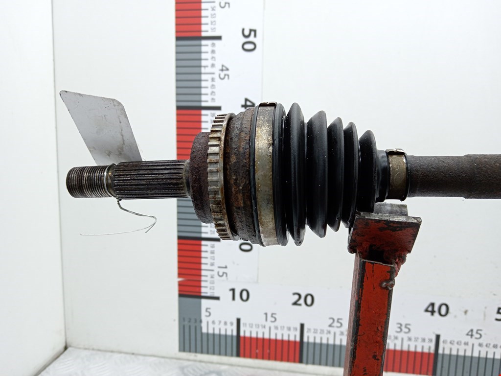 Полуось (привод, приводной вал) передняя левая TOYOTA Yaris Verso 1999-2006