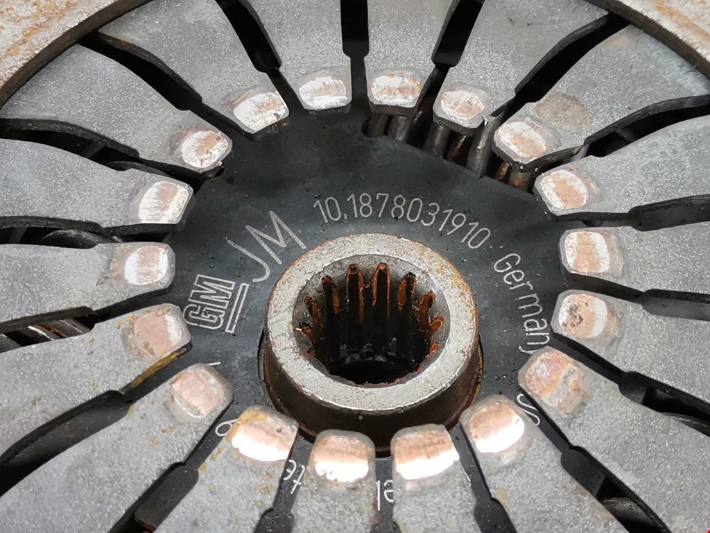 Маховик (демпфер сцепления) OPEL Corsa C 2000-2006