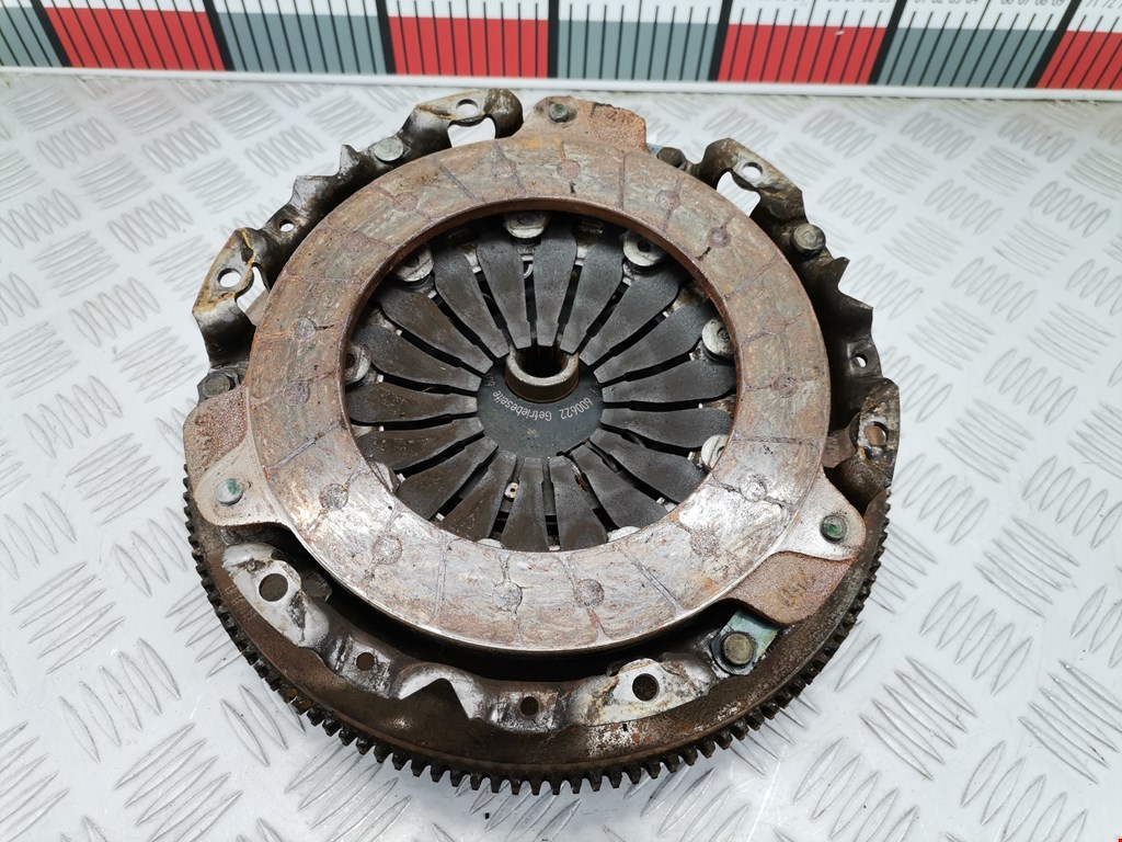 Маховик (демпфер сцепления) OPEL Corsa C 2000-2006