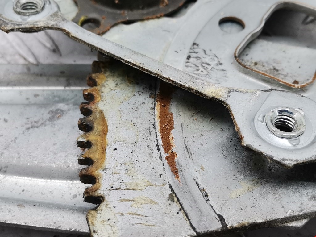 Стеклоподъемник задний правый TOYOTA Yaris Verso 1999-2006