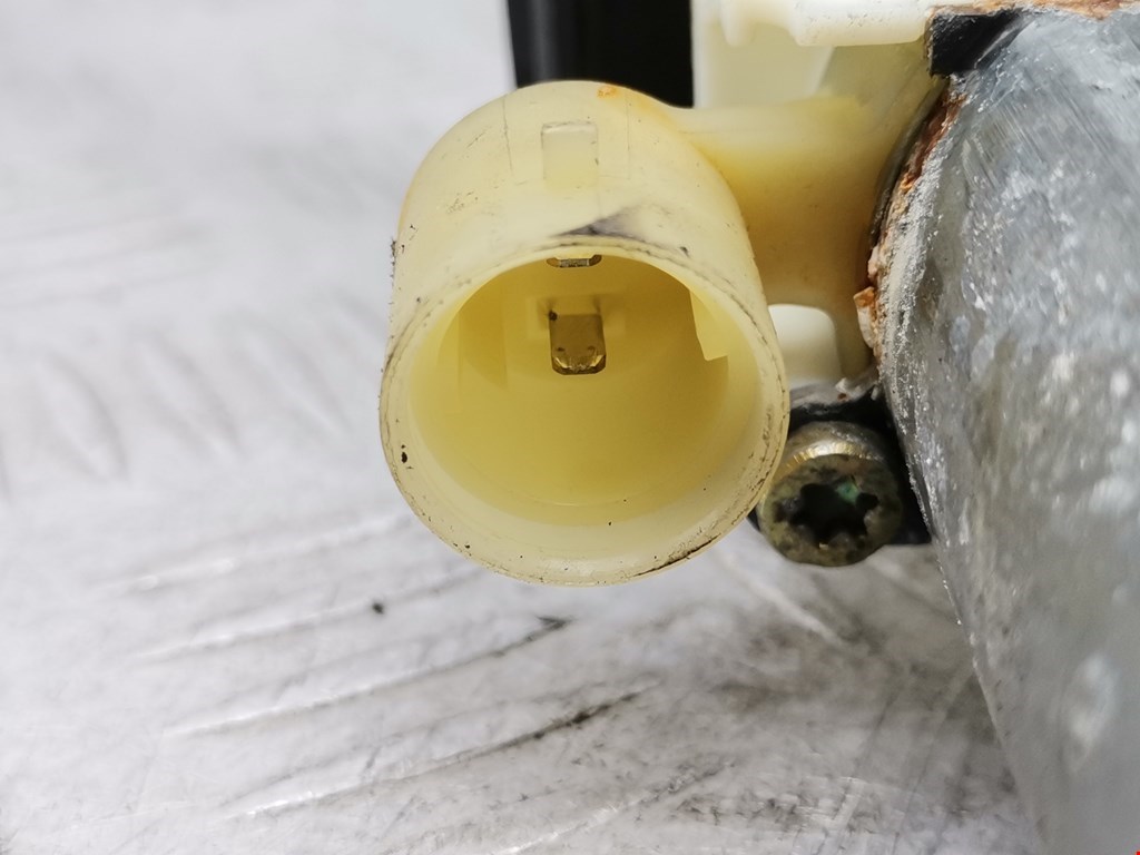 Стеклоподъемник передний правый RENAULT Clio 1998-2008