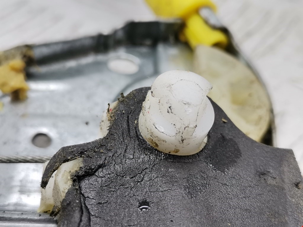 Стеклоподъемник передний правый RENAULT Clio 1998-2008