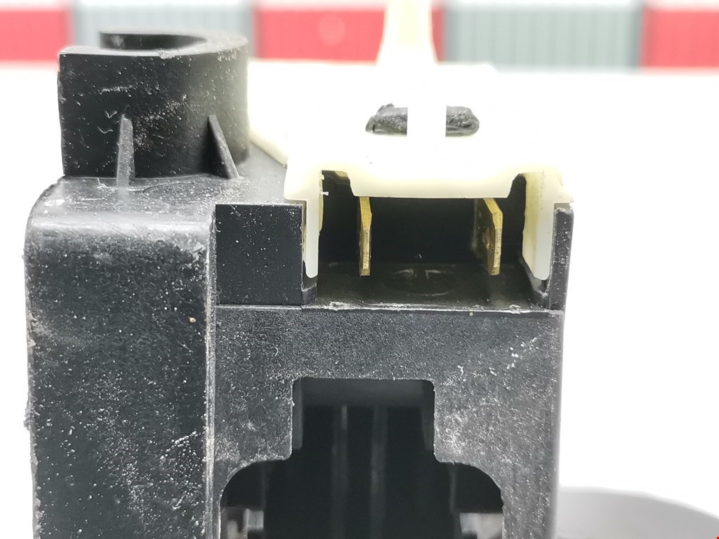 Замок двери передней левой RENAULT Clio 1998-2008