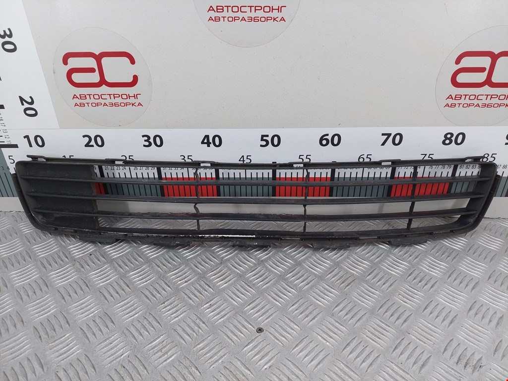 Решетка в бампер TOYOTA Yaris II XP50 2005-2011