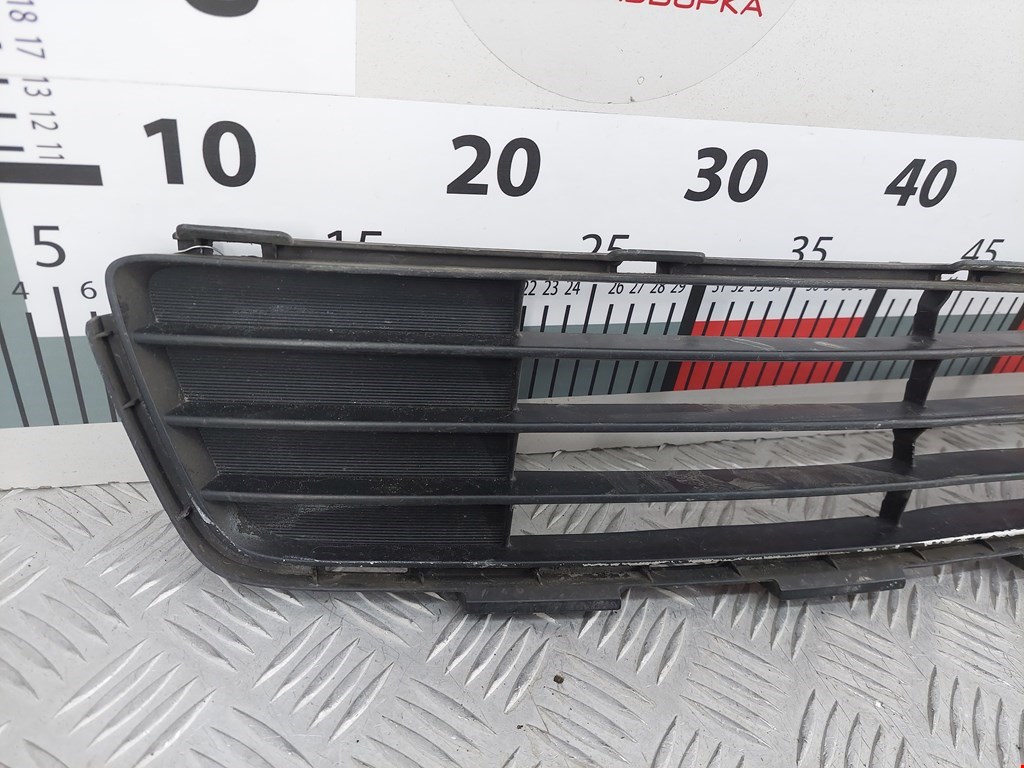 Решетка в бампер TOYOTA Yaris II XP50 2005-2011
