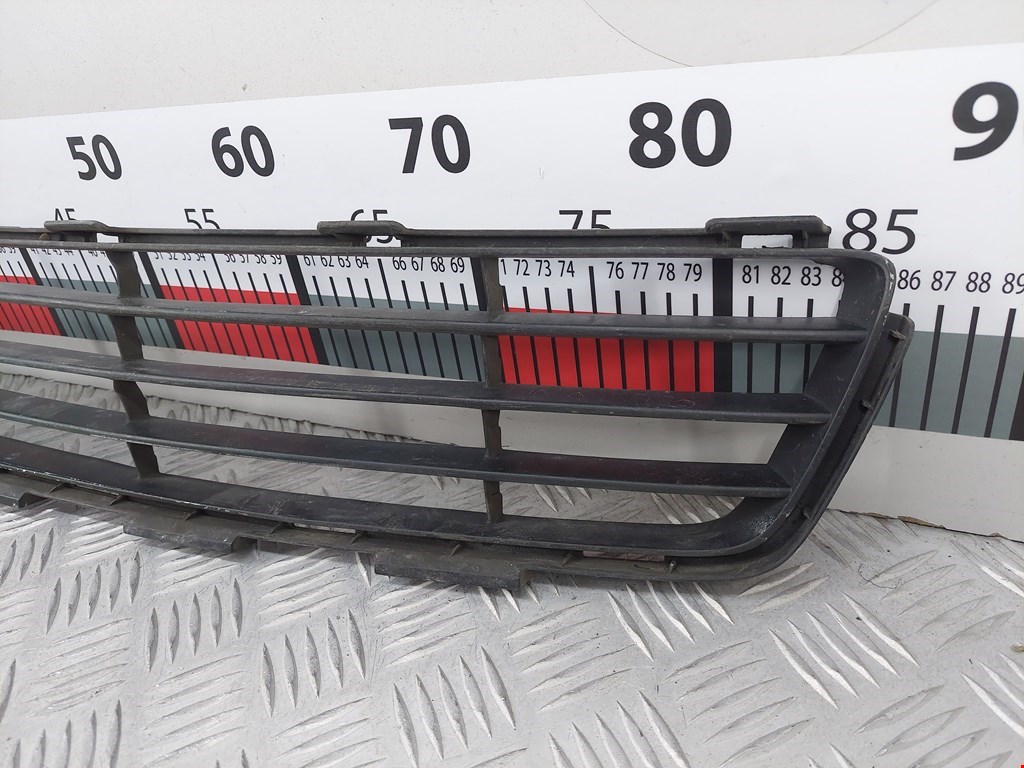 Решетка в бампер TOYOTA Yaris II XP50 2005-2011