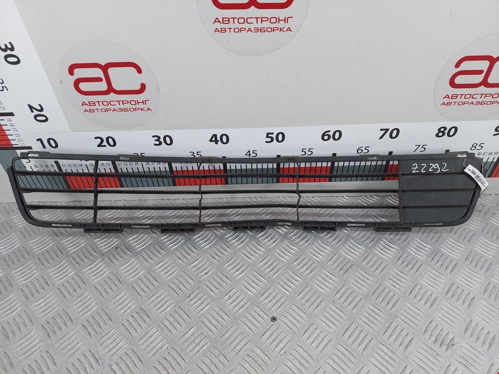 Решетка в бампер TOYOTA Yaris II XP50 2005-2011