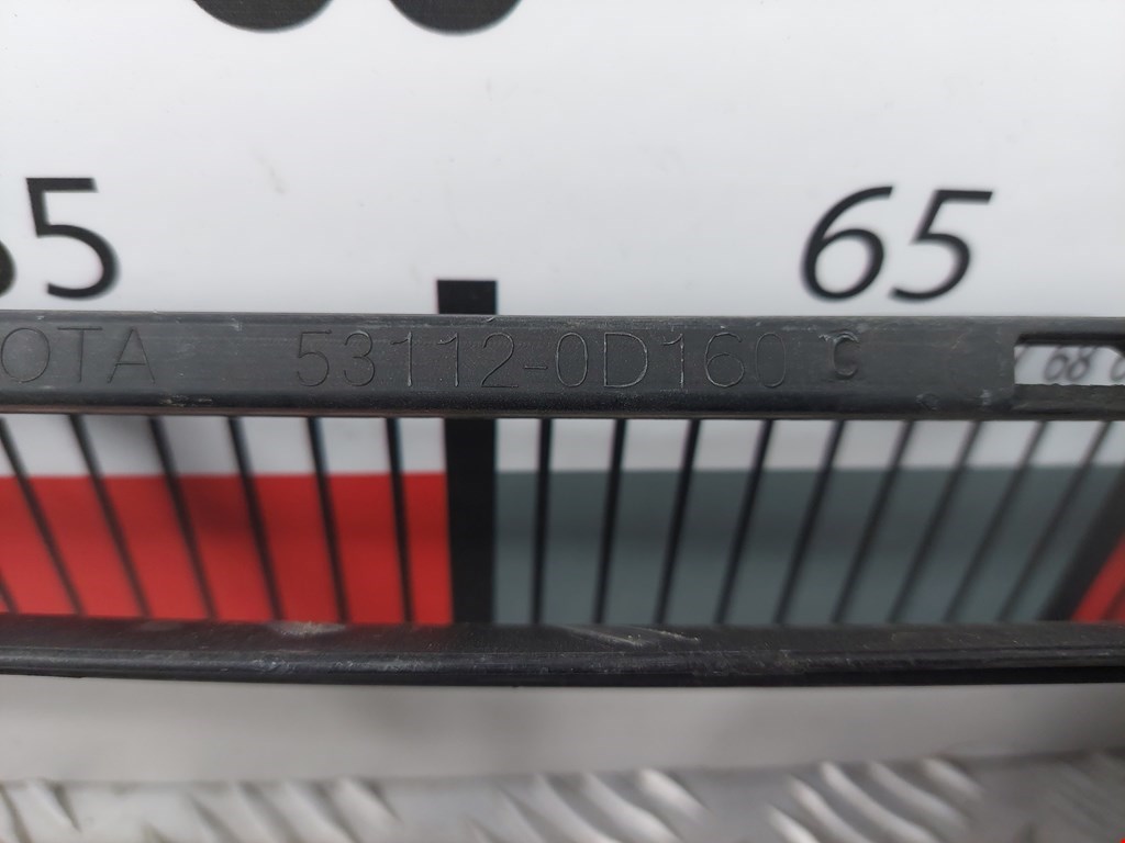 Решетка в бампер TOYOTA Yaris II XP50 2005-2011