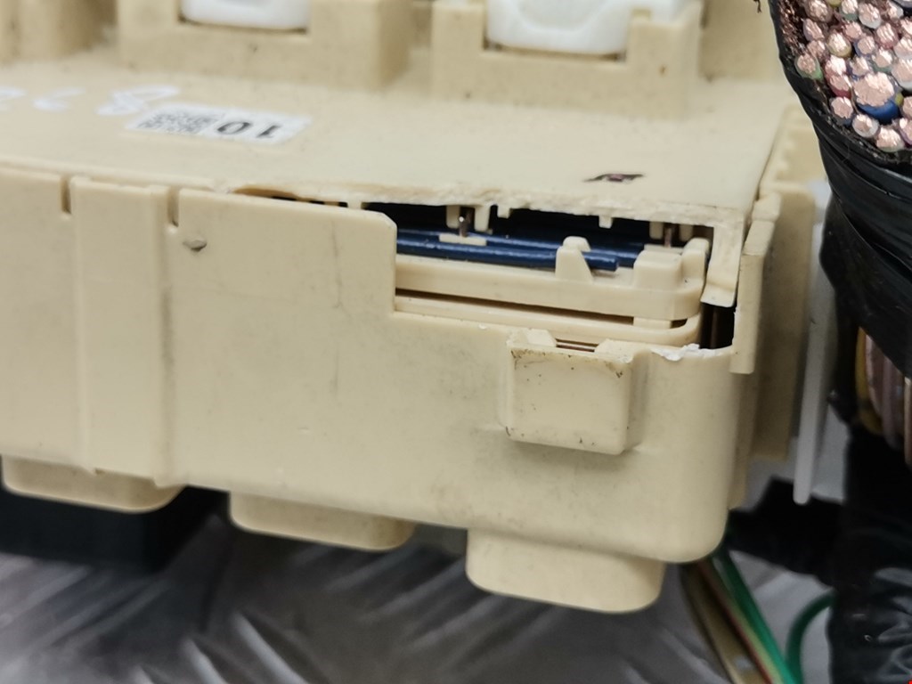 Датчик уровня в бачок омывателя TOYOTA Yaris Verso 1999-2006