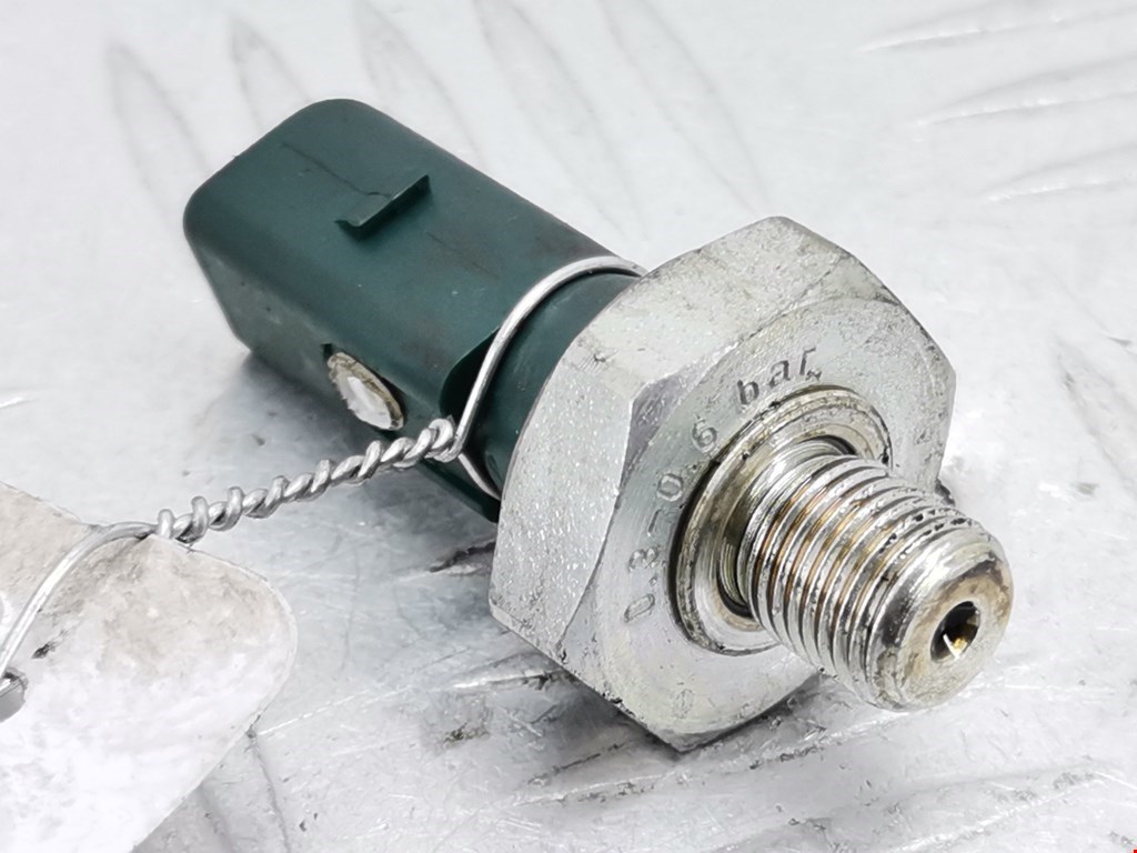 Датчик давления масла VOLKSWAGEN Golf IV 1997-2003