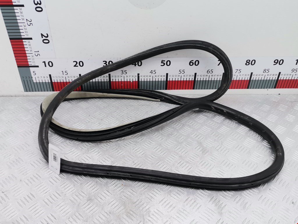 Уплотнитель двери VOLKSWAGEN Passat B5 1997-2005