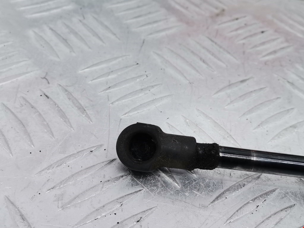 Амортизатор крышки (двери) багажника MERCEDES-BENZ C-Class C-klasse W203 2000-2007